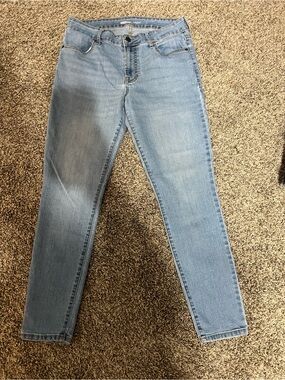 Light Wash Women’s Skinny Jeans — Stretch Denim